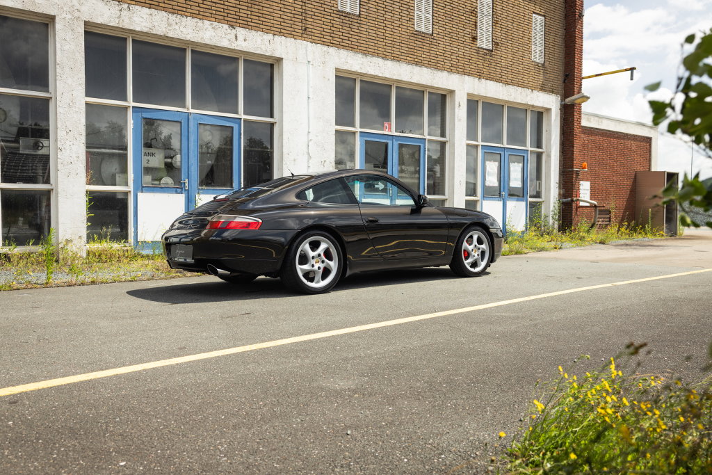 Porsche 996 Carrera 4