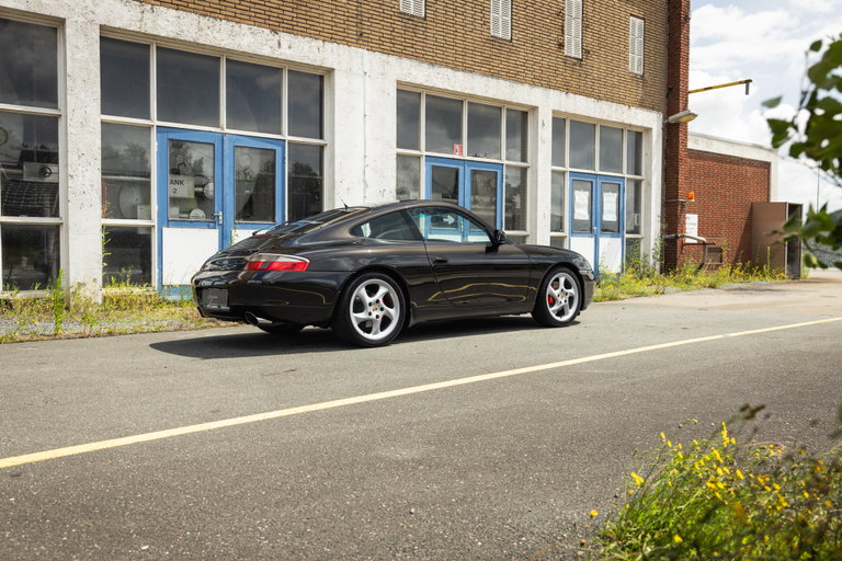 Porsche 996 Carrera 4
