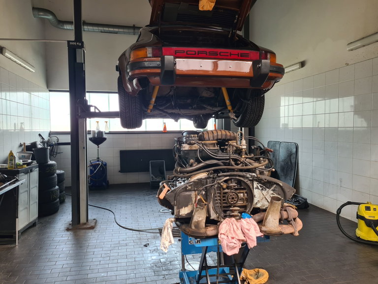 Porsche 911 Carrera (US)