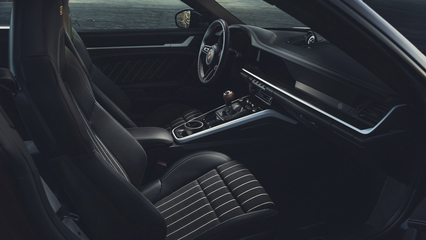 Porsche 911 Carrera S con paquete MT
Porsche 992.2 Carrera S con paquete MT
Interior