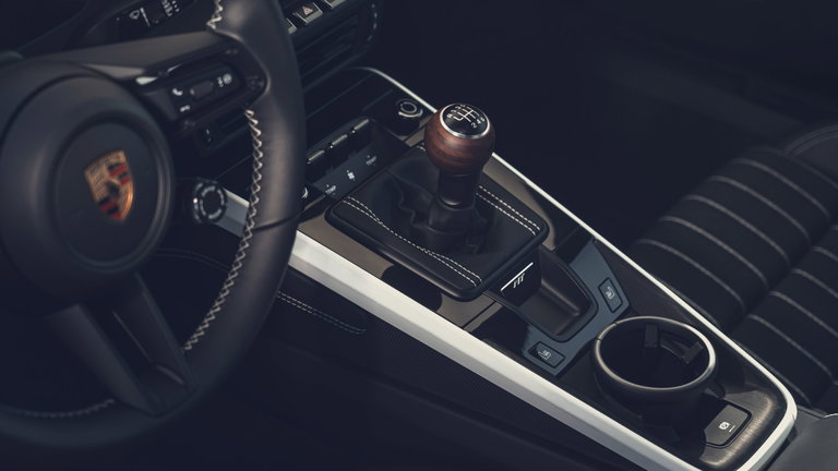 Return of the Manual, but Only in North America: The 2027 Porsche 911 Carrera S with MT Package