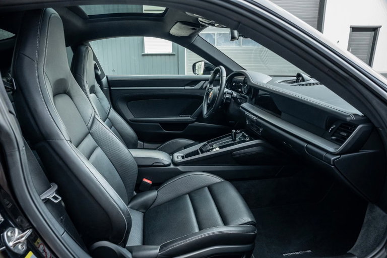 Porsche 992 Carrera 4S