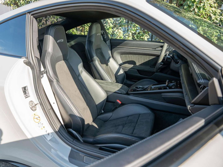 Porsche 992 Carrera GTS