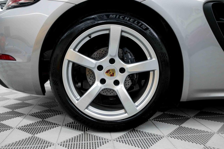 Porsche 718 Cayman
