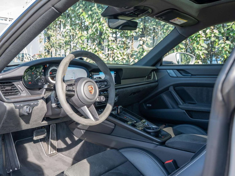 Porsche 992 Carrera GTS