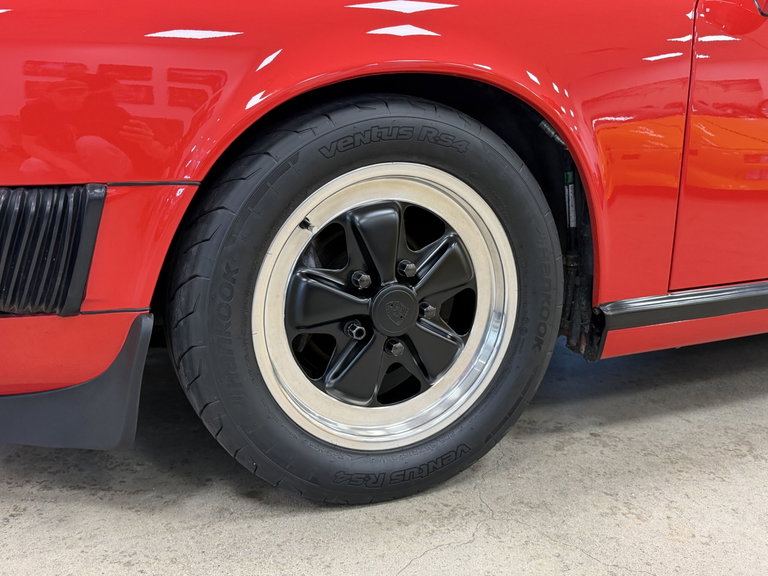 Porsche 911 Carrera 3.2