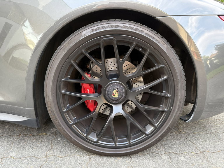Porsche 991 Carrera 4 GTS