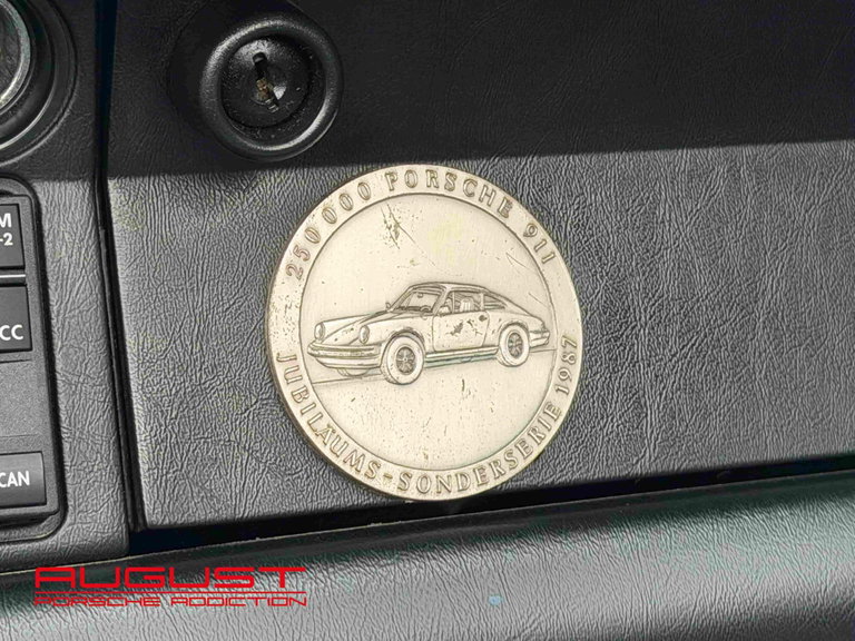 Porsche 911 Carrera 3.2 “25 Jahre 911”