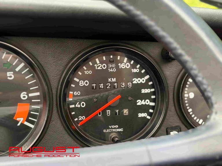 Porsche 911 Carrera 3.2 “25 Jahre 911”