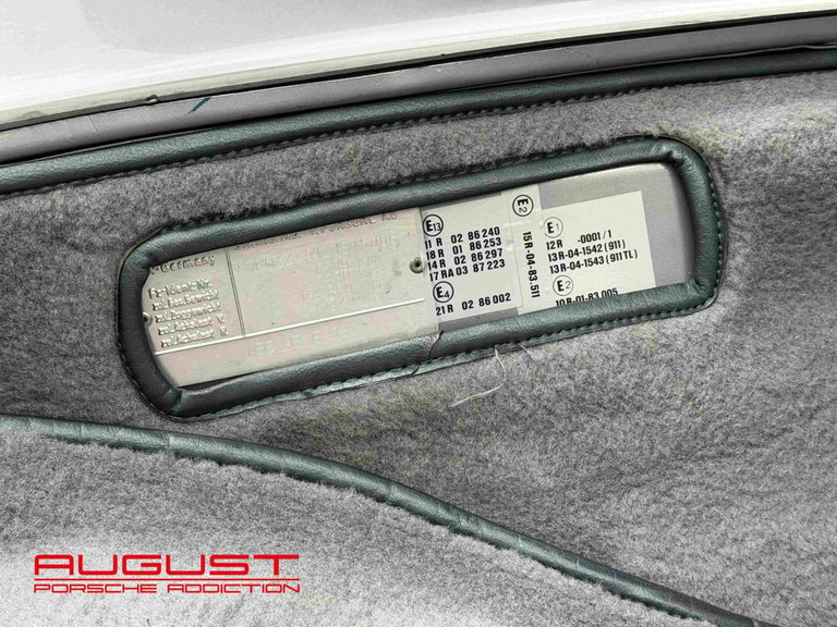 Porsche 911 Carrera 3.2 “25 Jahre 911”