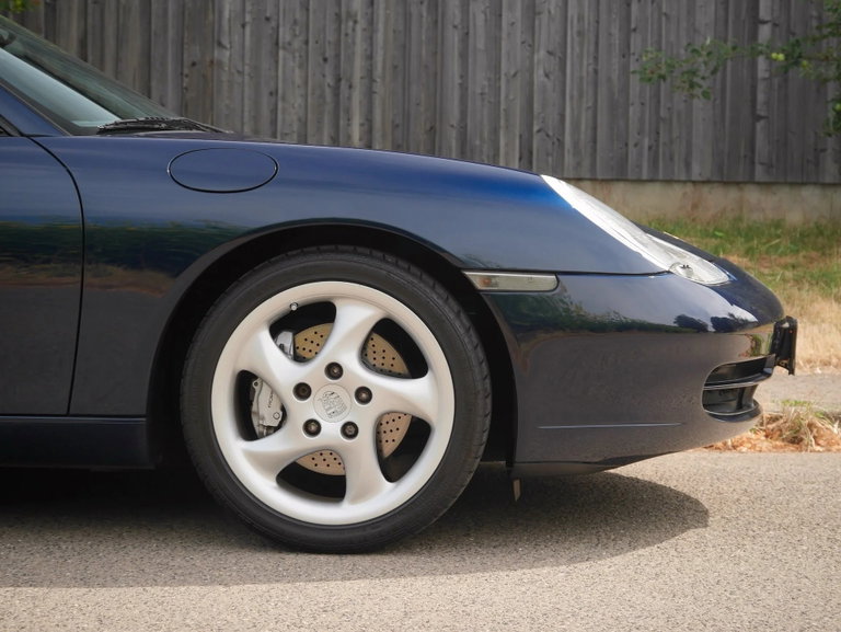 Porsche 996 Carrera 4