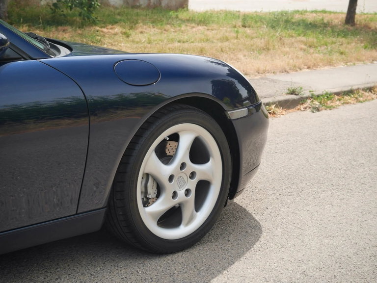 Porsche 996 Carrera 4