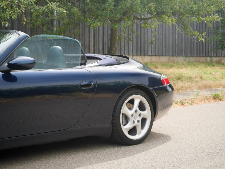 Porsche 996 Carrera 4