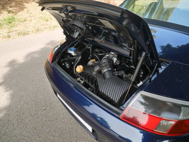 Porsche 996 Carrera 4