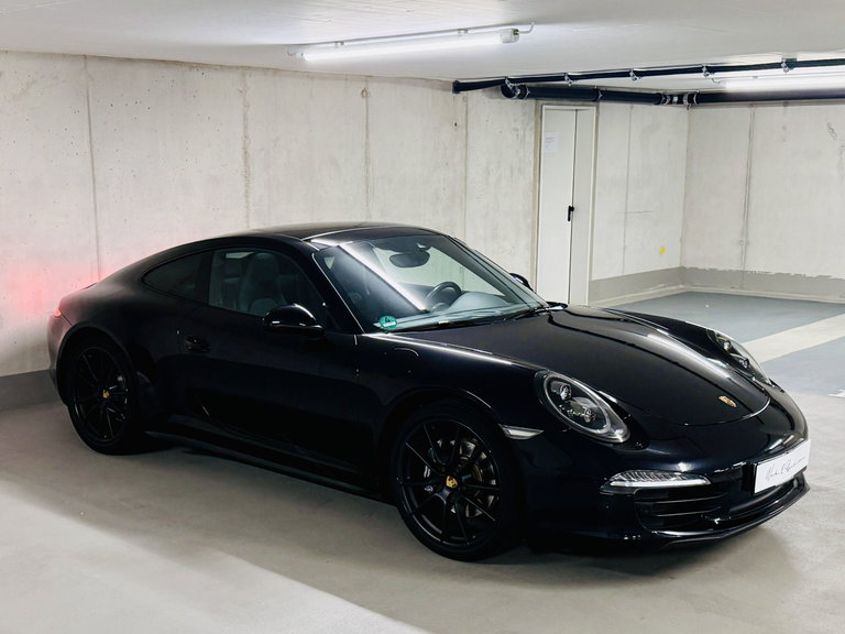 Porsche 991 Carrera 4 Black Edition