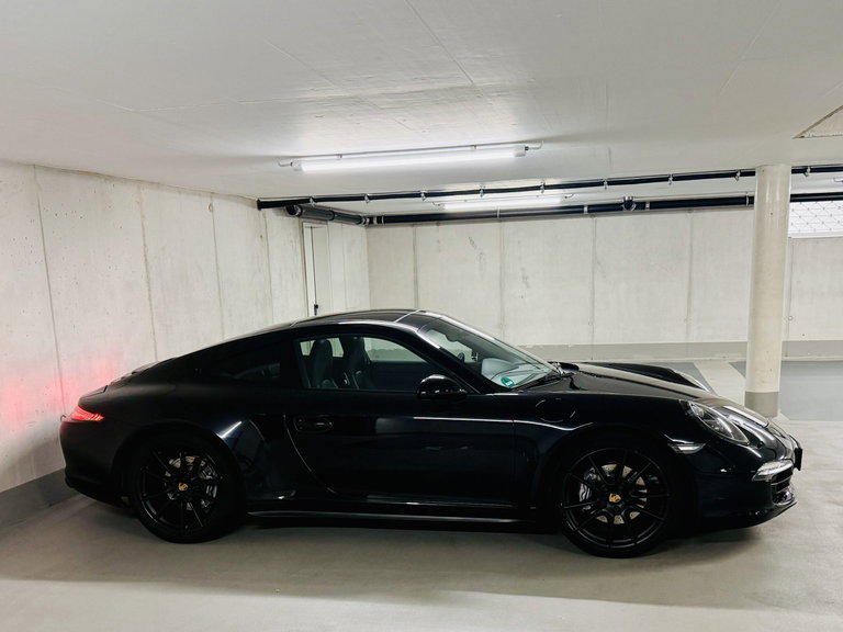Porsche 991 Carrera 4 Black Edition