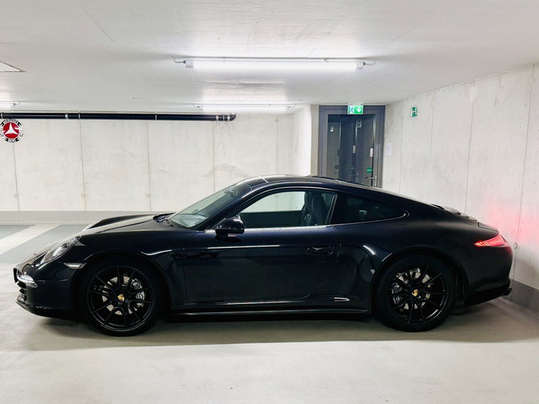 Porsche 991 Carrera 4 Black Edition