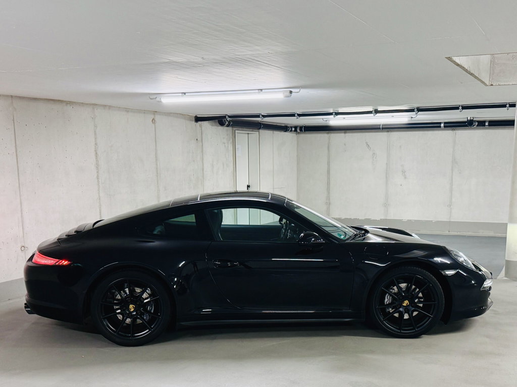 Porsche 991 Carrera 4 Black Edition