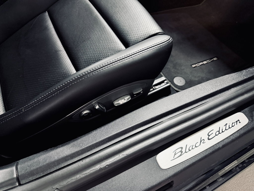 Porsche 991 Carrera 4 Black Edition