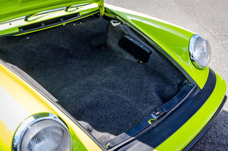 Porsche 911 Carrera 2.7