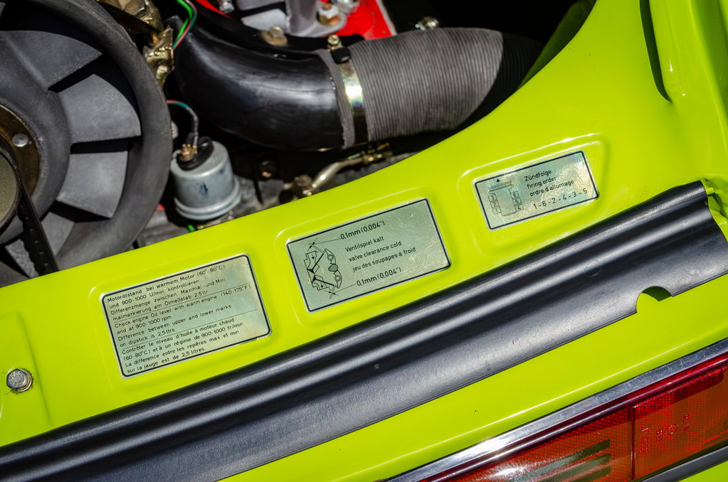 Porsche 911 Carrera 2.7