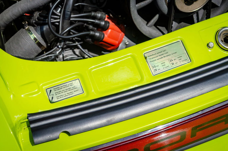 Porsche 911 Carrera 2.7