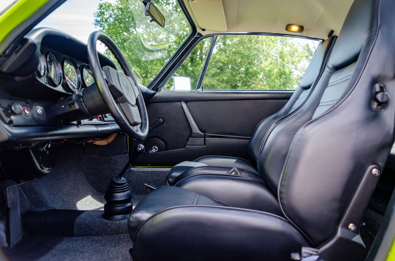 Porsche 911 Carrera 2.7