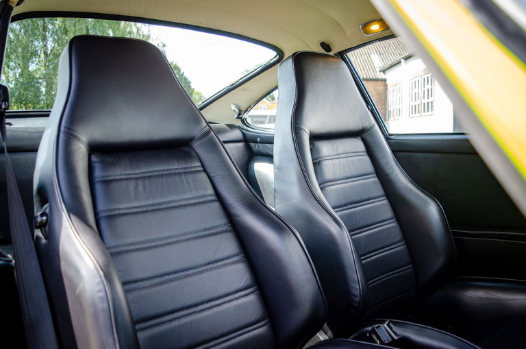Porsche 911 Carrera 2.7