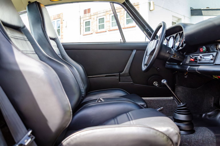 Porsche 911 Carrera 2.7