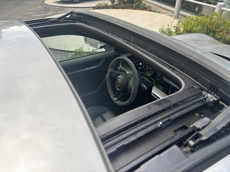 Porsche 992 Carrera