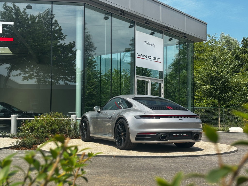 Porsche 992 Carrera