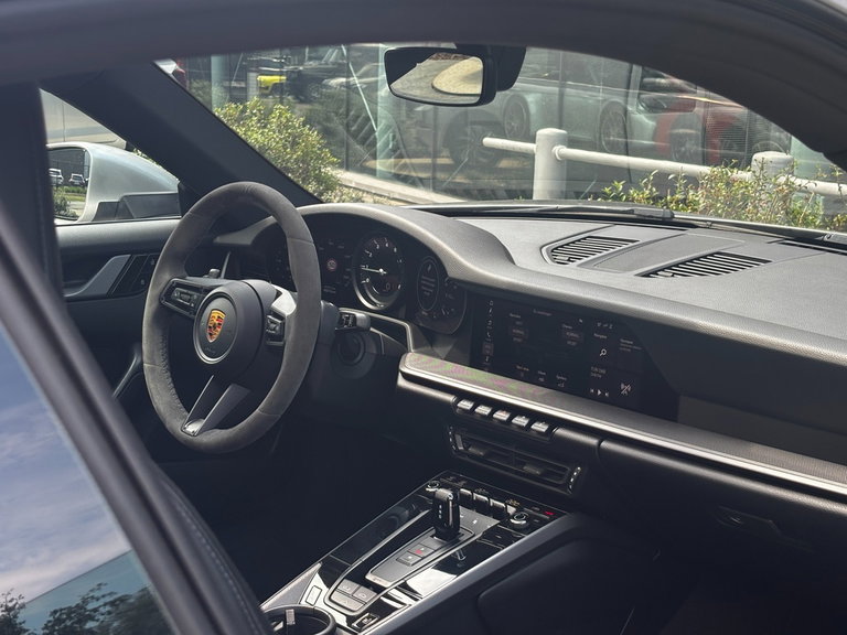 Porsche 992 Carrera