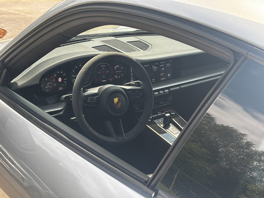 Porsche 992 Carrera