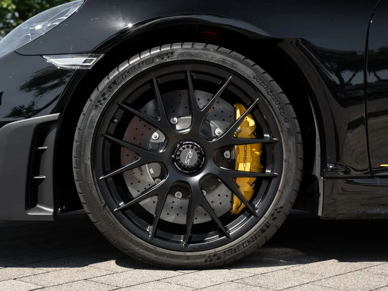 Porsche 718 Spyder RS