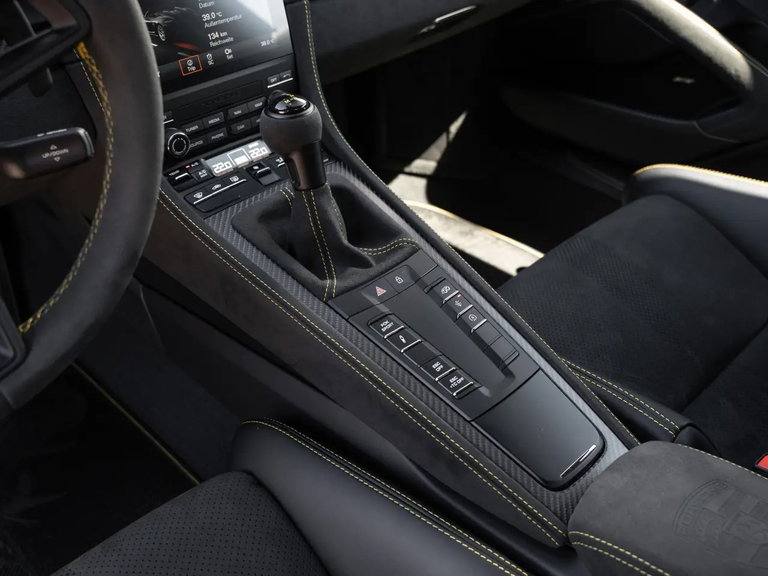 Porsche 718 Spyder RS