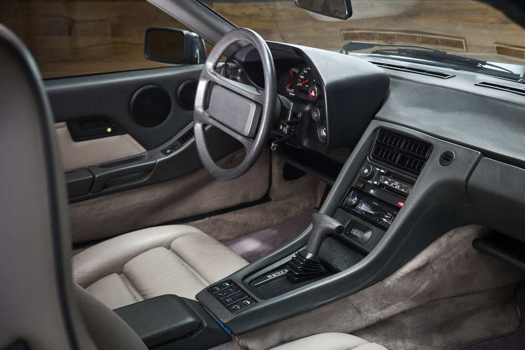 Porsche 928 S4