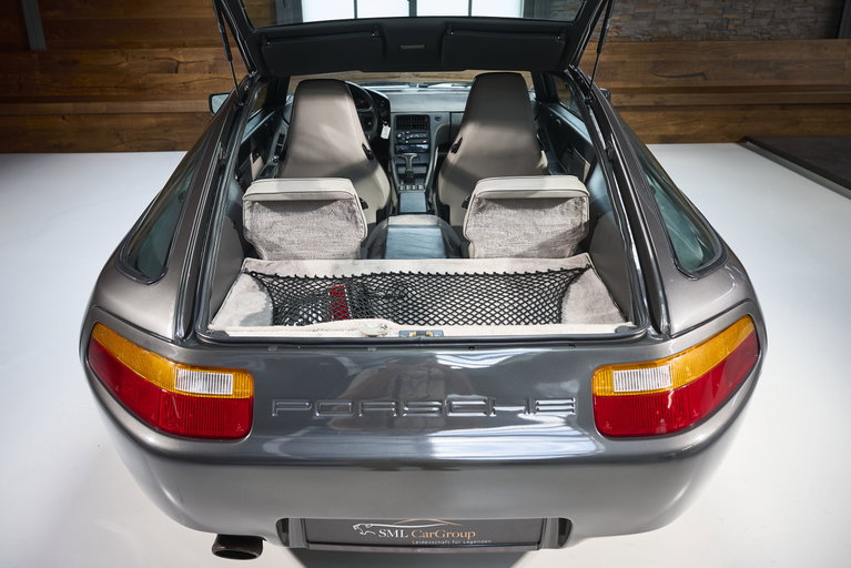 Porsche 928 S4