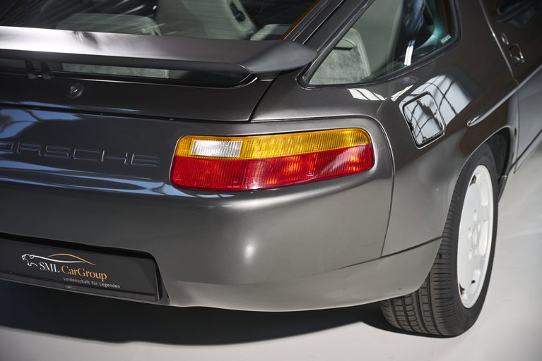 Porsche 928 S4