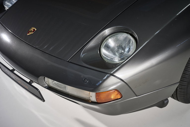 Porsche 928 S4