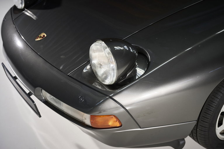 Porsche 928 S4