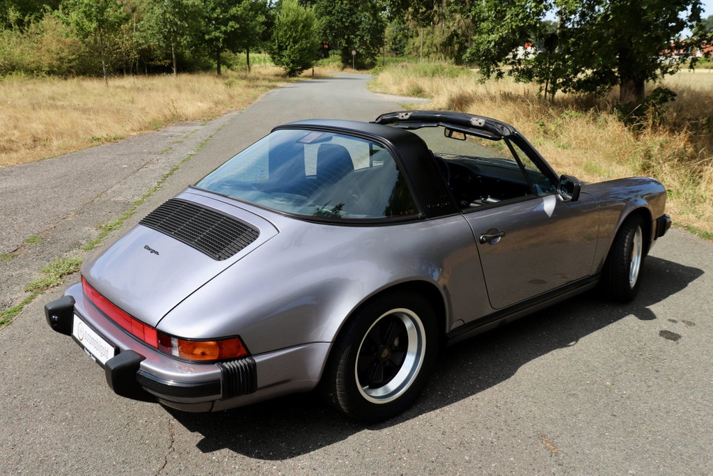 Porsche 911 Carrera 3.2 (US)