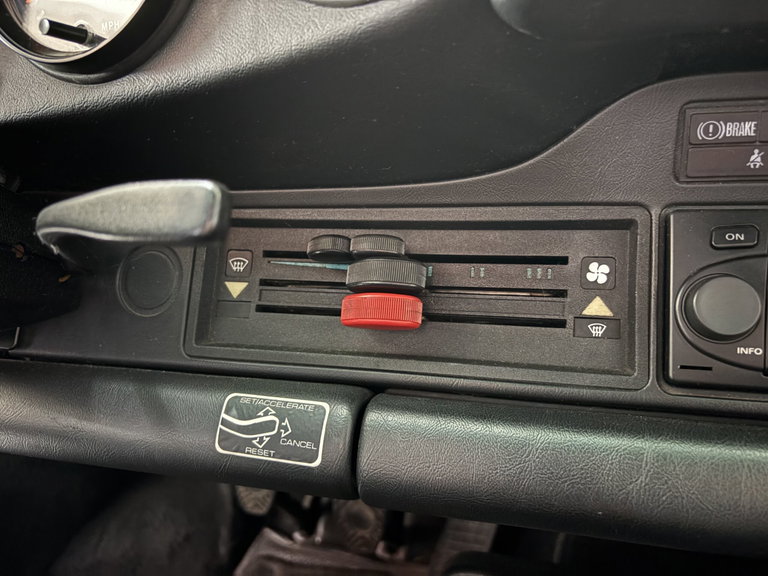 Porsche 911 Carrera 3.2 (US)