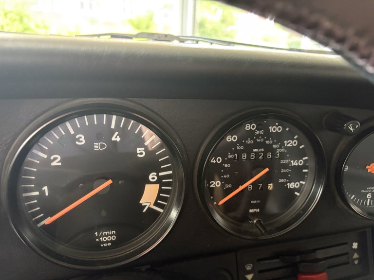Porsche 911 Carrera 3.2 (US)
