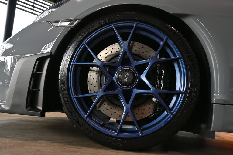 Porsche 718 Cayman GT4 RS