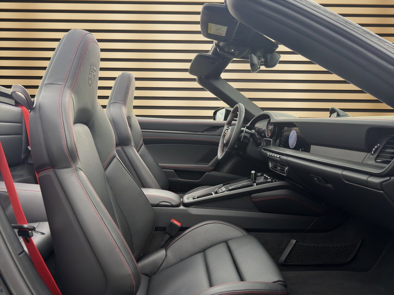 Porsche 992 Carrera GTS