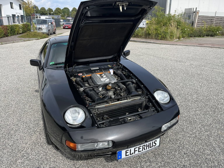Porsche 928 S4