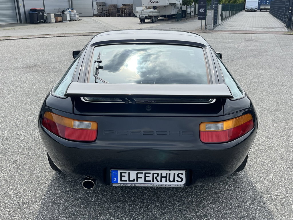 Porsche 928 S4