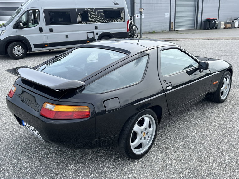 Porsche 928 S4