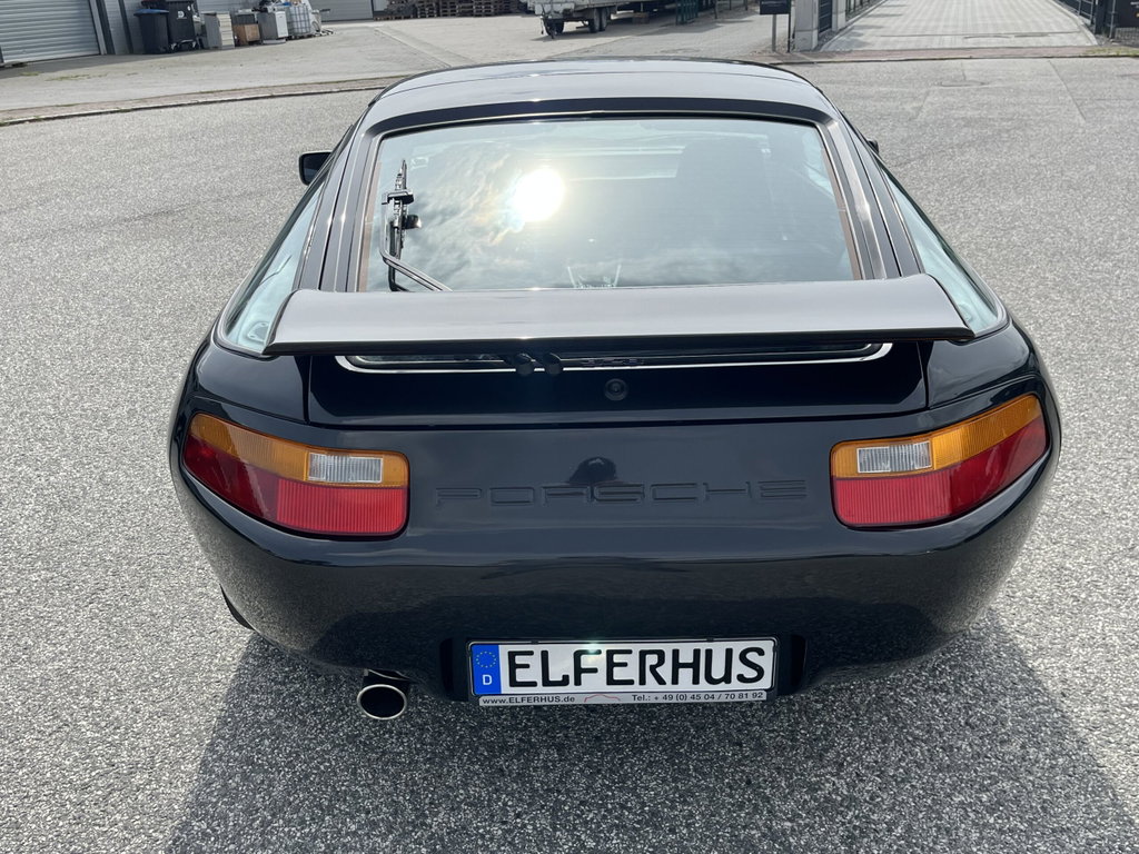 Porsche 928 S4