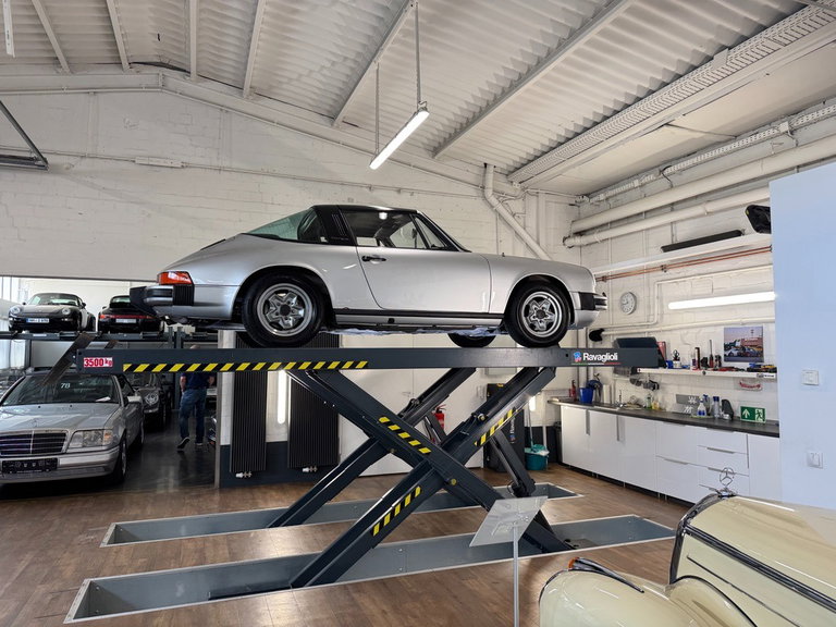 Porsche 911 „25 Jahre Jubiläumsmodell“